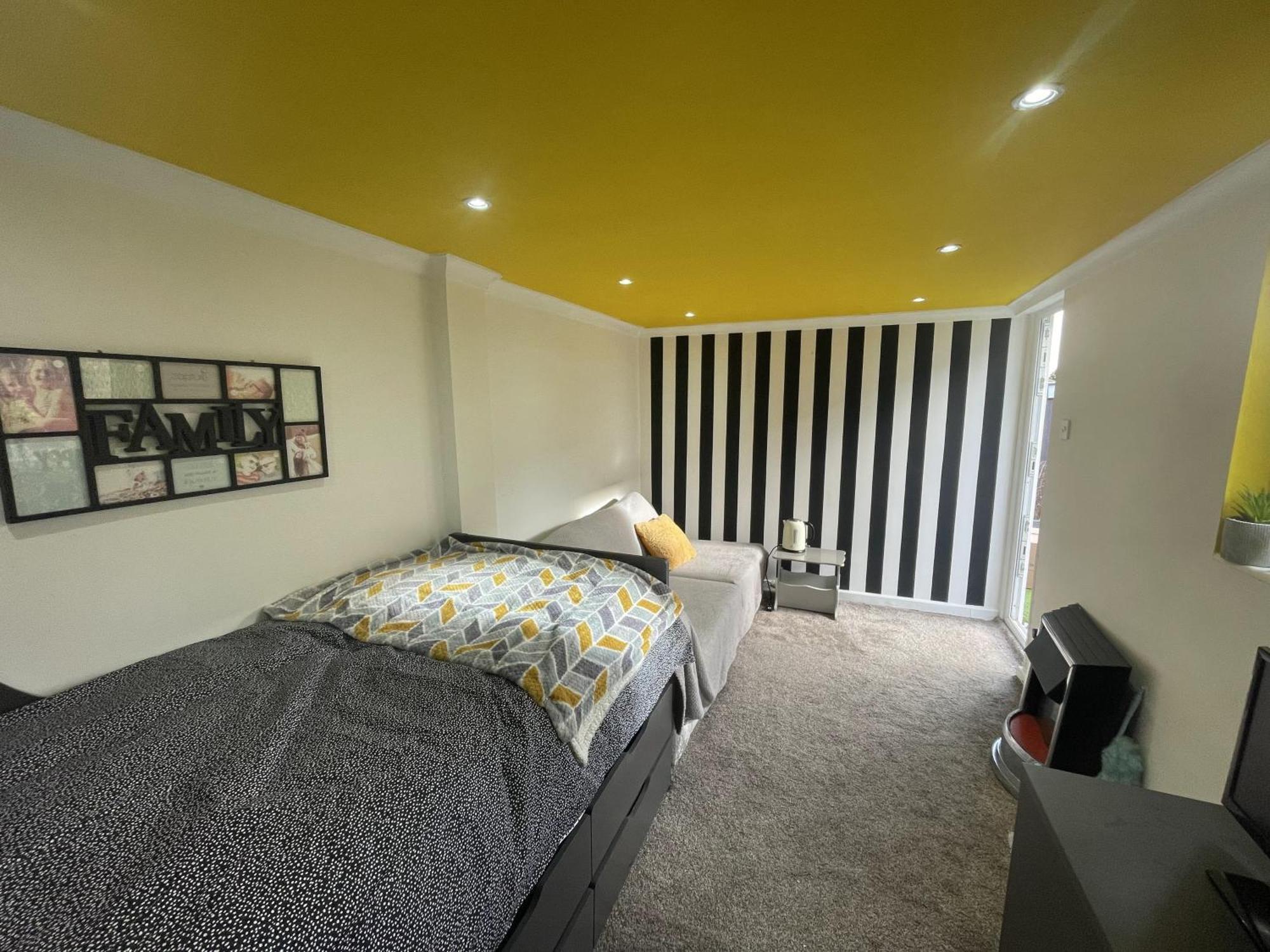 Beautiful Place To Live Near Heathrow Windsor Legoland & Free Parking Onsite バーナム エクステリア 写真