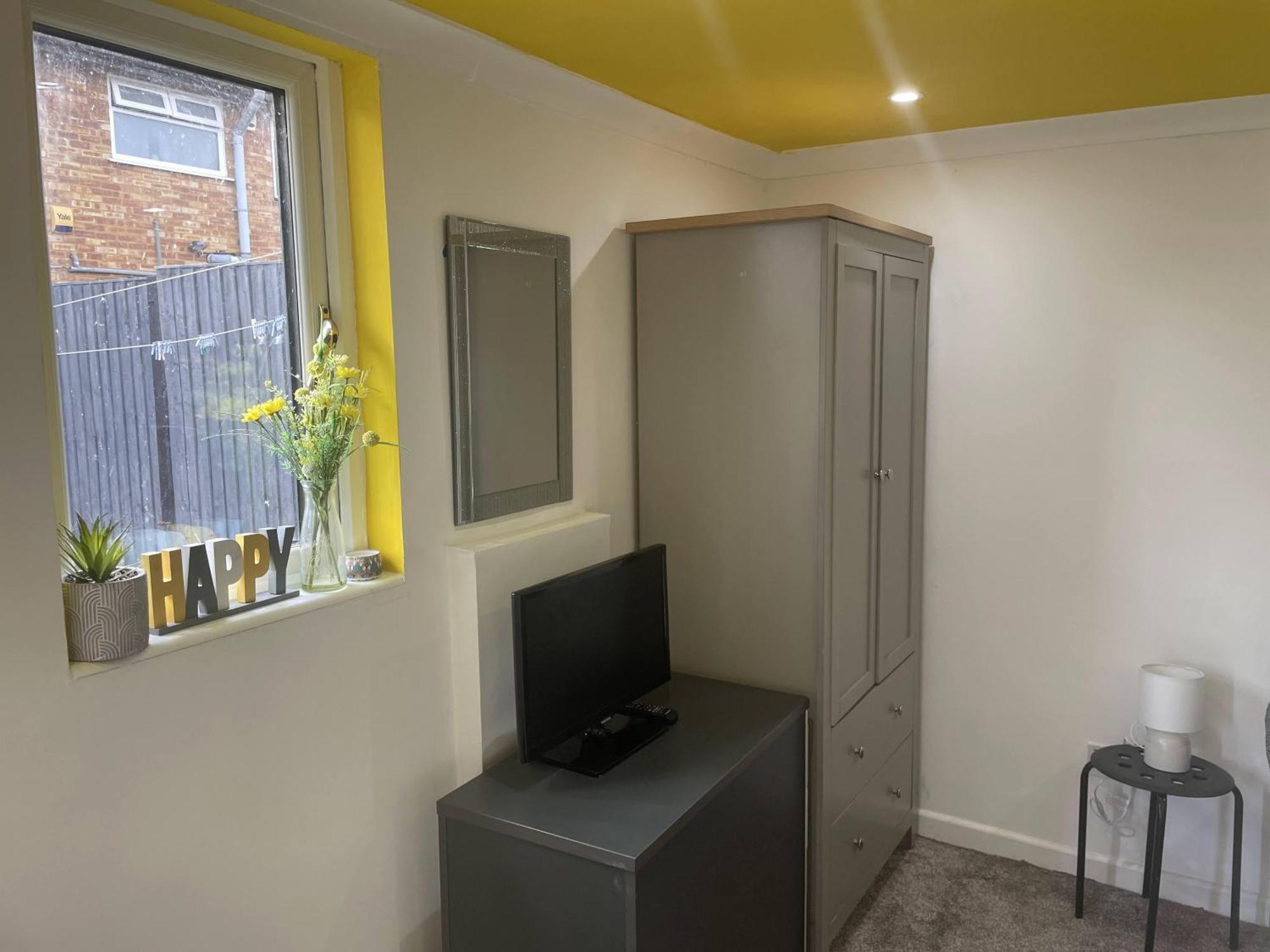 Beautiful Place To Live Near Heathrow Windsor Legoland & Free Parking Onsite バーナム エクステリア 写真