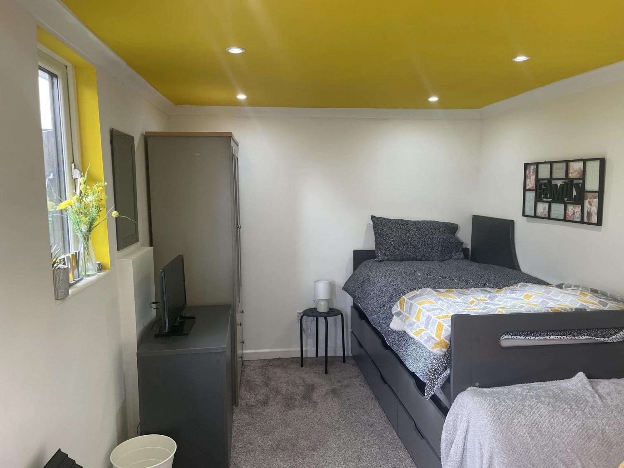 Beautiful Place To Live Near Heathrow Windsor Legoland & Free Parking Onsite バーナム エクステリア 写真